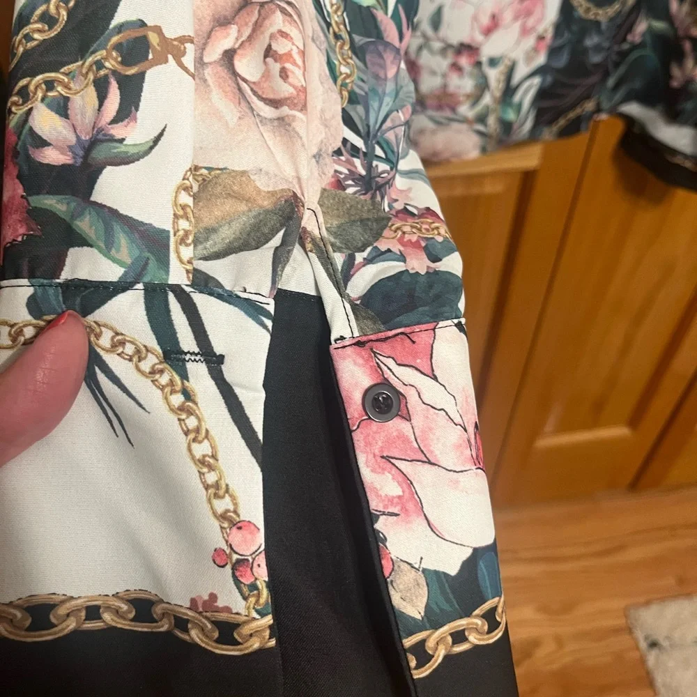 Multicolor Scarf print blouse. She In XXL. Long sleeve button front. - Picture 3 of 11